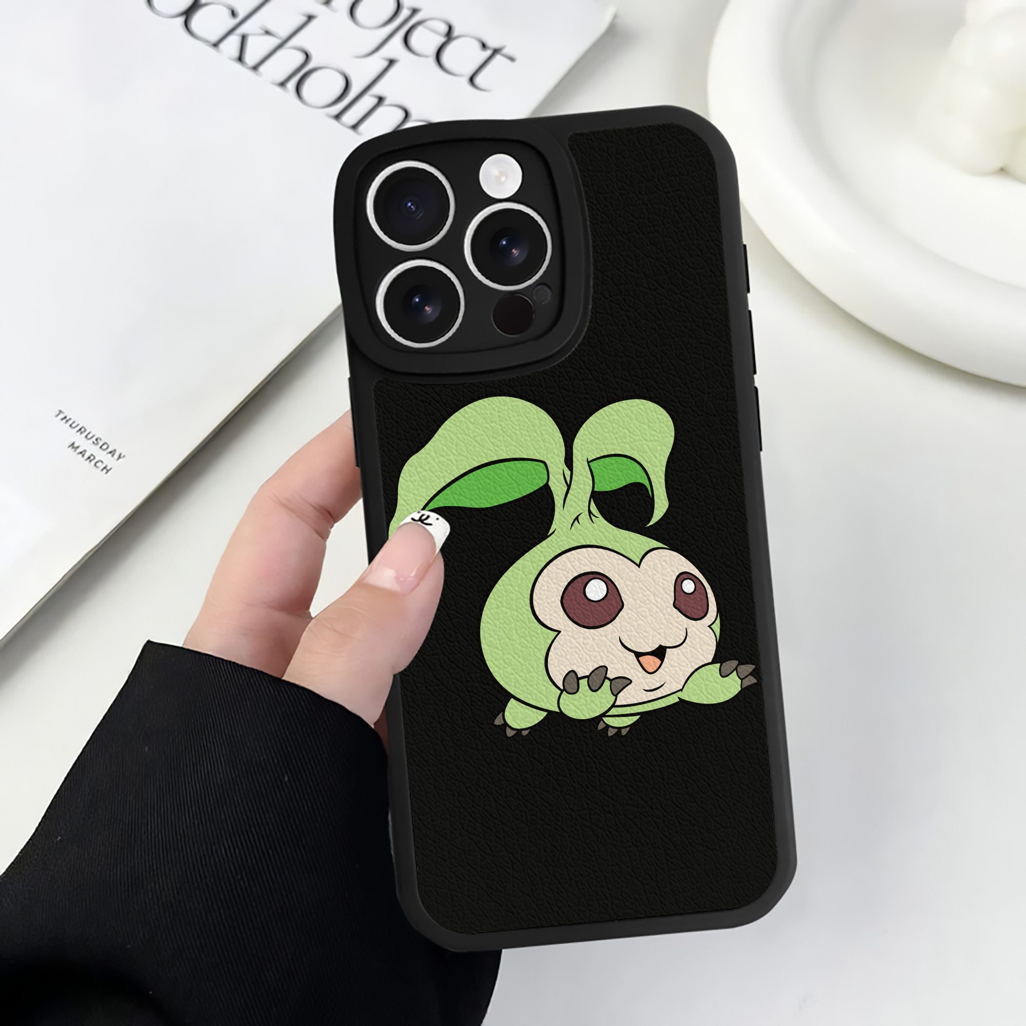 （画像用） Digimon デジタルモンスター/デジモン 【iPhone 16シリーズ対応】シリコンスマホケース（レザー調） 材質：シリコン